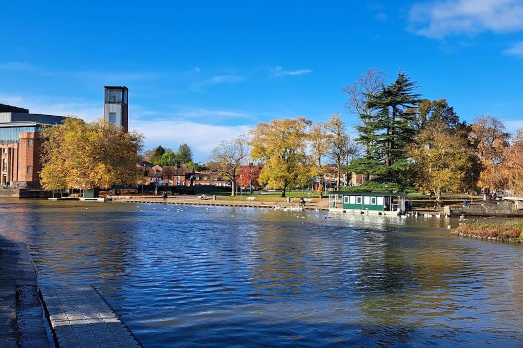 Apartamento 2 Bedroom In Upon Avon With Free Onsite Parking *